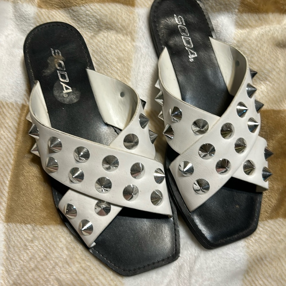Soda White studded spike
